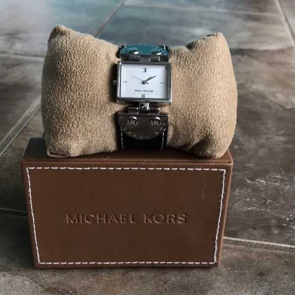 Michael Kors Watch - Picture 4 of 7